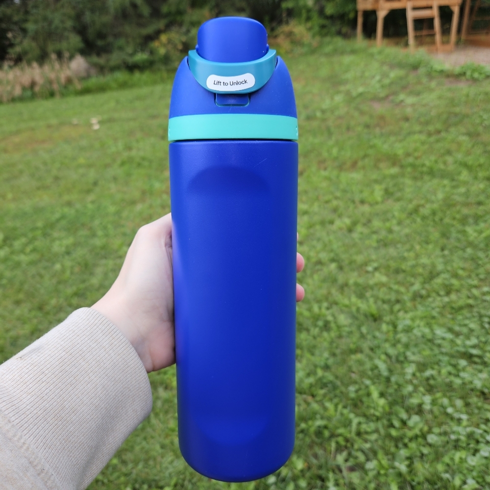 Owala 24 Ounce Freesip Smooshed Blueberry